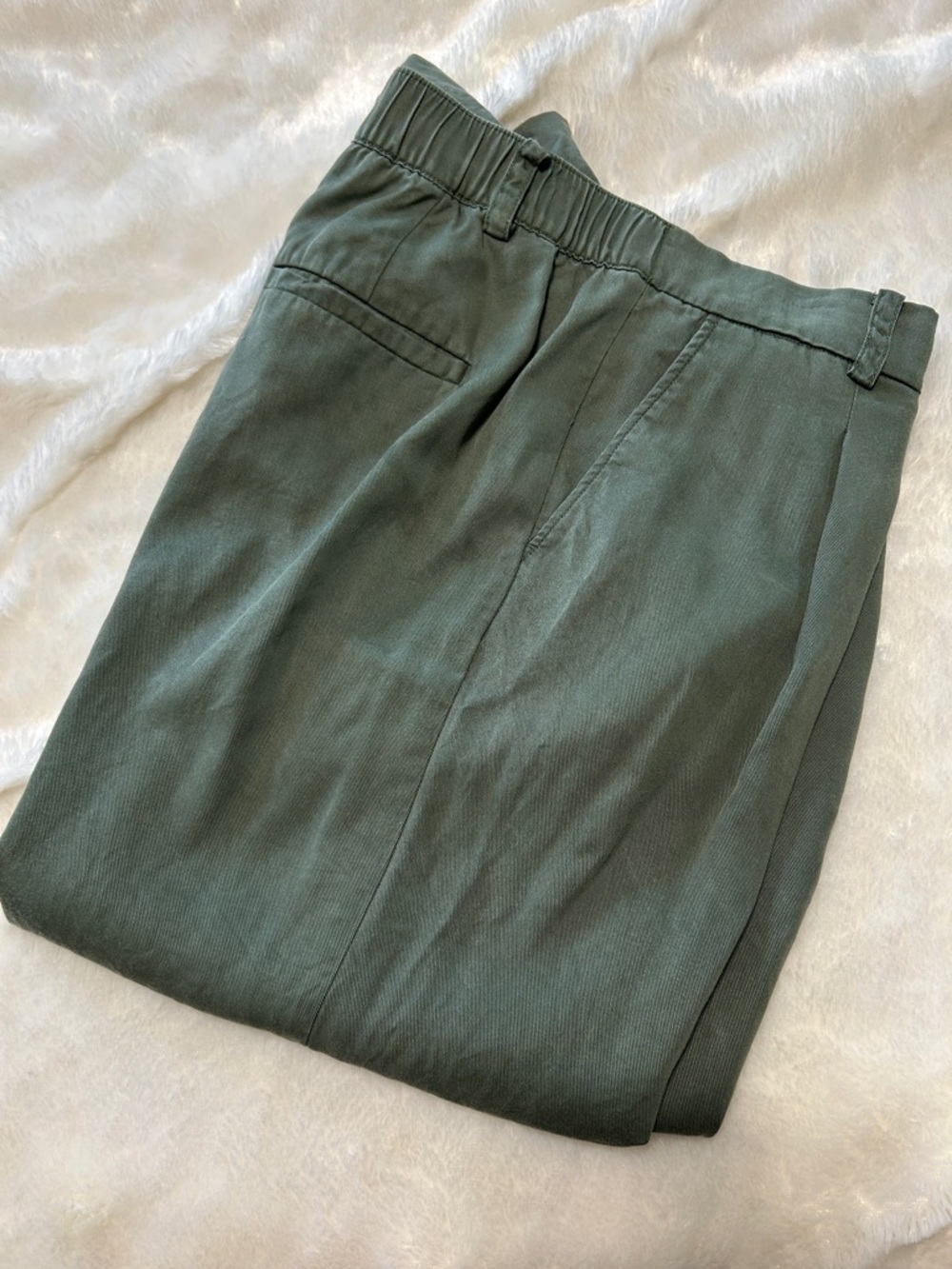 Loft Relaxed Trousers in Olive Green